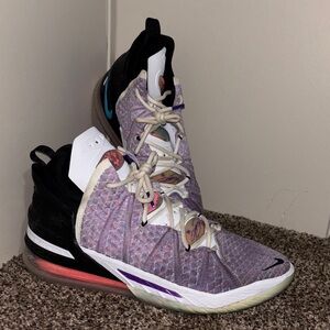 Nike Lebron XVIII 18
